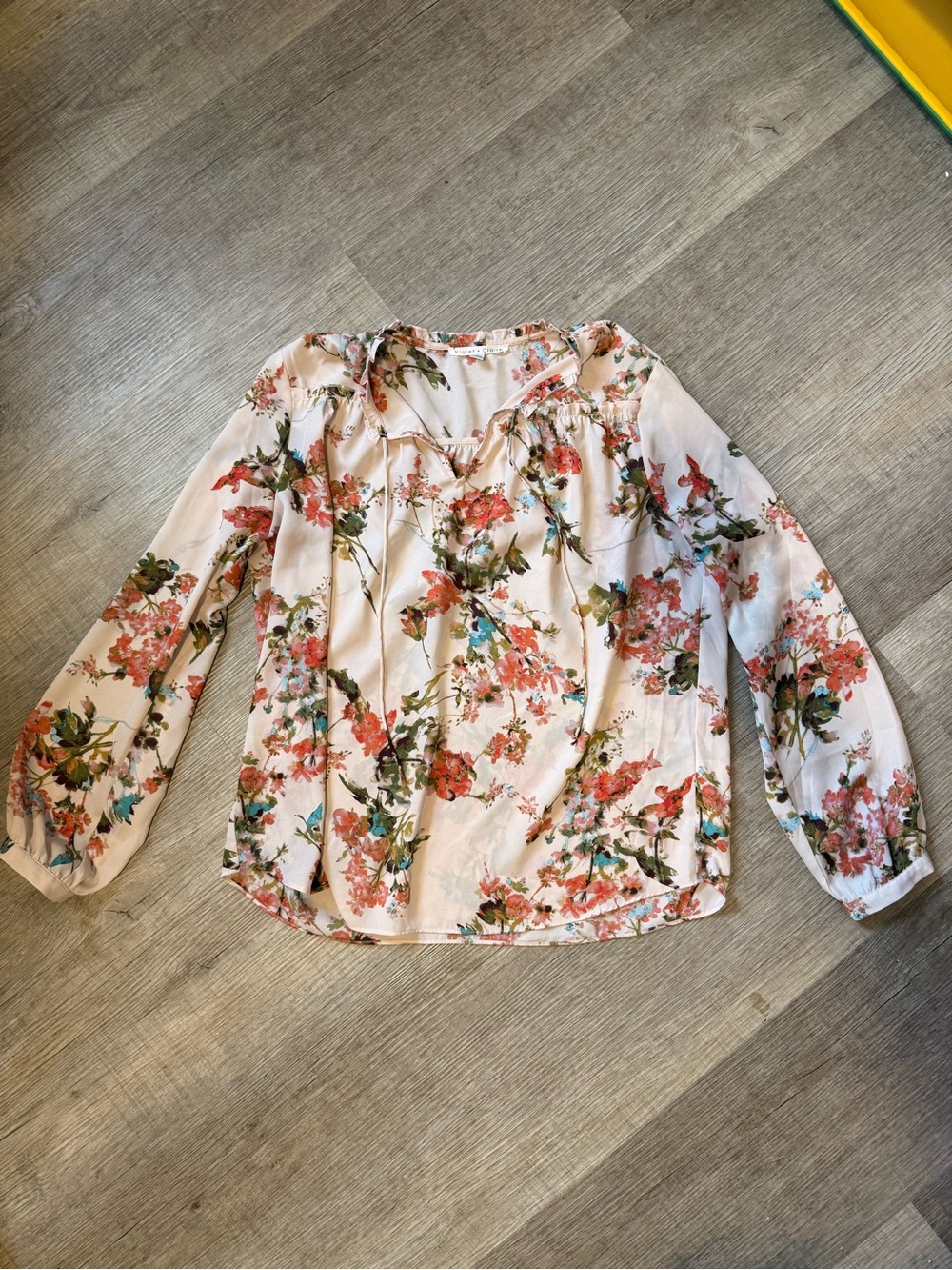 Violet + Claire Women’s Floral Long Sleeve Tie Neck Blouse Size Large